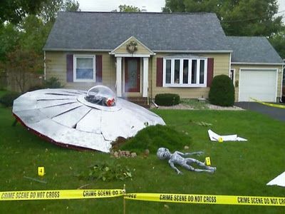 halloween alien crash decoration